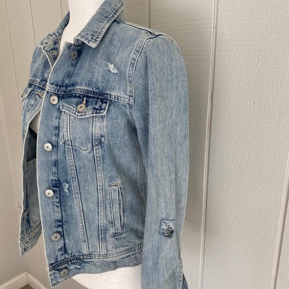 Old Navy Distressed Jean Jacket NWOT - Picture 4 of 6